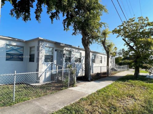 2525 23rd Ave, Hollywood FL  33020-1609 exterior