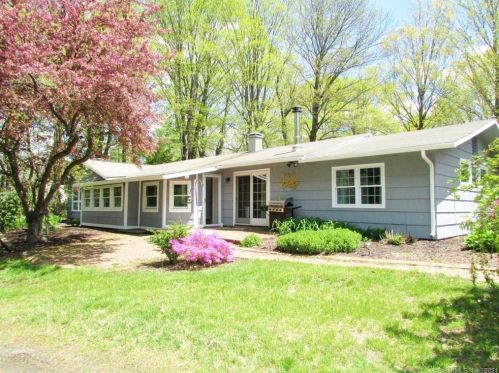 132 Turnbull Rd, New Hartford CT  06057-4136 exterior