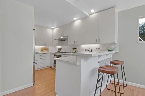 1725 Hampton Ave, Redwood City CA  94061-2608 exterior