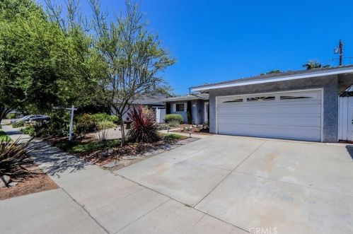 6447 Wardlow Rd, Long Beach, CA 90808-4115
