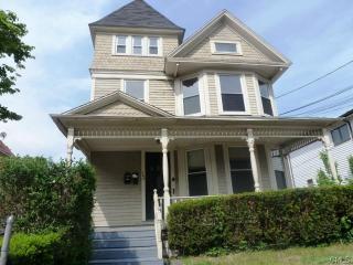 160 Pacific St, Bridgeport, CT 06604-2108