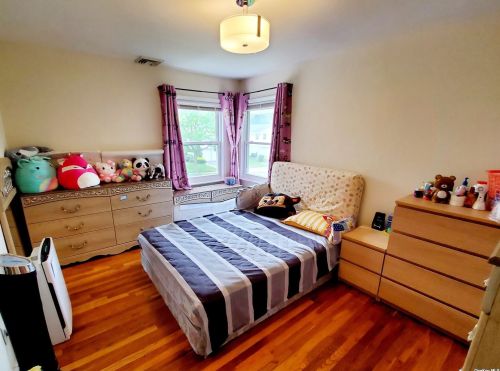 11 Favorite Ln, Muttontown NY  11753-2348 exterior