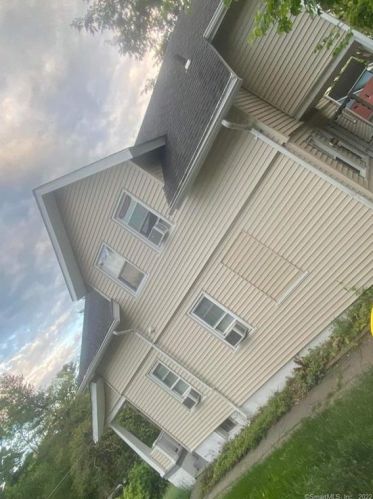 579 Cooke St, Waterbury CT  06710-1424 exterior