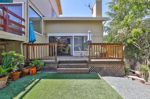 5525 Merritt Dr, Concord CA 94521-4708 exterior