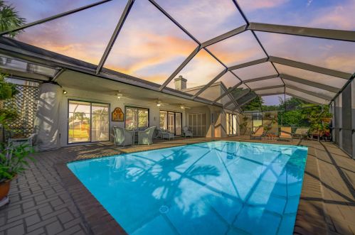 7082 3rd Ave, Boca Raton, FL 33487-2396