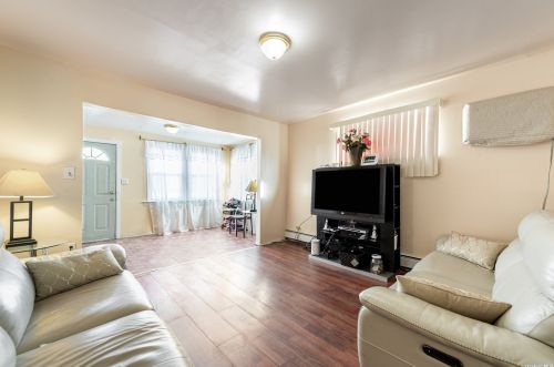 117-16 203rd St, Jamaica, NY 11412-3422