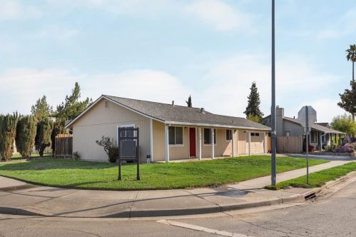 990 C St, Hollister, CA 95023-4425
