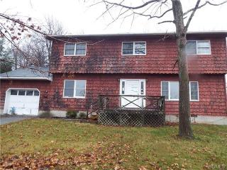 24 Donna Ln, Wallkill NY  12589-4117 exterior