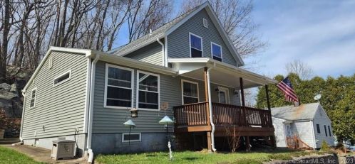 15 Hoover Ave, Norwich, CT 06360-2520