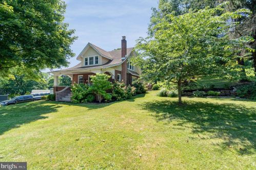 5668 York Rd, Spring Grove, PA 17362-8049
