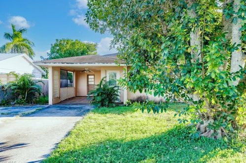 662 105th Ave, Naples, FL 34108-1840