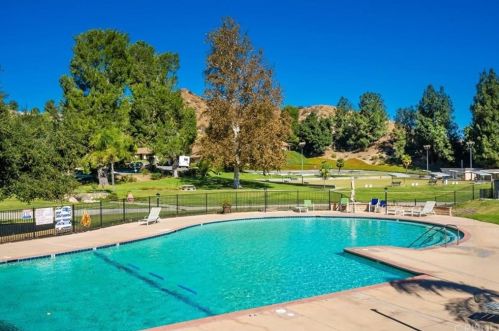19032 Avenue Of The Oaks, Santa Clarita CA  91321-1444 exterior