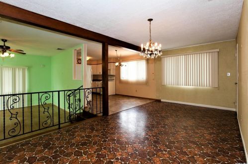 472 Piping Rock Rd, Seaford NY  11783-1038 exterior