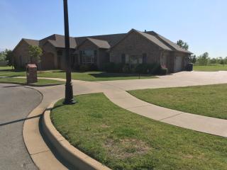 224 Pepper Grass Ct, Bartlesville, OK 74006-2933