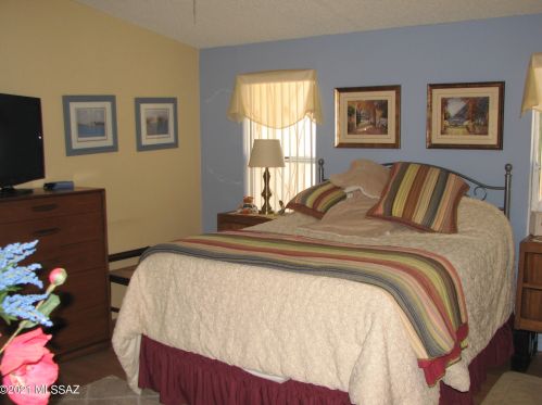 1941 Tilting T Pl, Tucson AZ 85713-6786 exterior