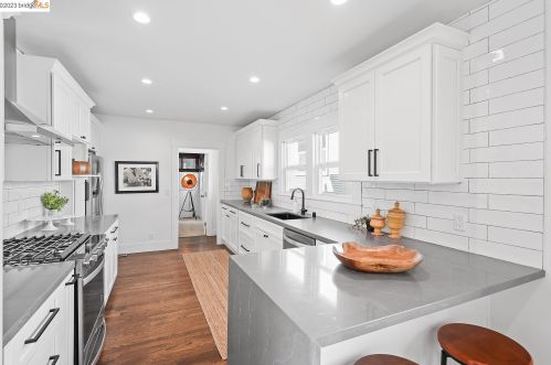 3059 Delaware St, Oakland CA  94602-3219 exterior