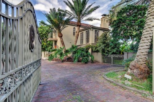 7240 Tarpon Ln, New Port Richey, FL 34652-1352