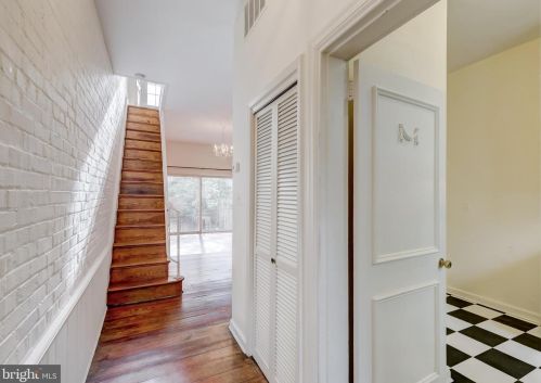 109 7 St, Washington DC  20003-1212 exterior