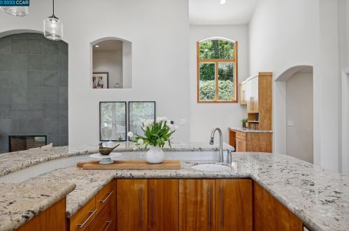 8 Fern Way, Orinda CA  94563-3810 exterior