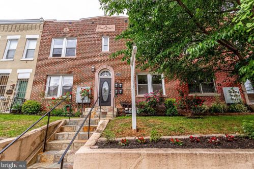 326 14th Pl, Washington, DC 20002-6455