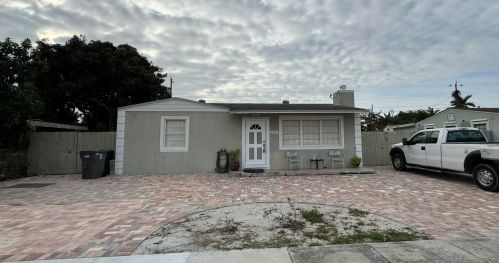 2321 Redwood Rd, West Palm Beach, FL 33409-6153