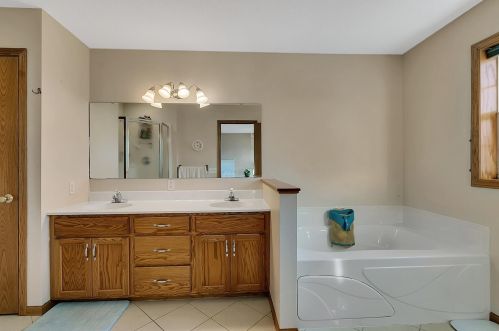 1905 Grizzly Ln, Sartell MN  56377-2070 exterior