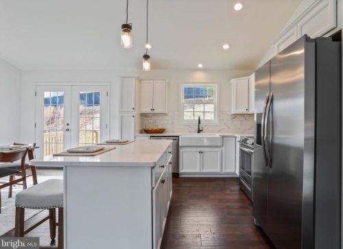 1198 Happy Ridge Dr, Front Royal VA  22630-5302 exterior