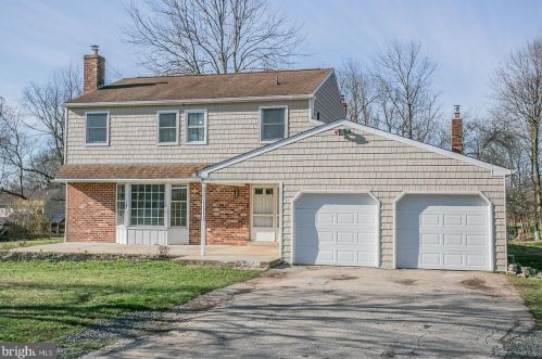 998 Maykut Ave, Collegeville, PA 19426-2454