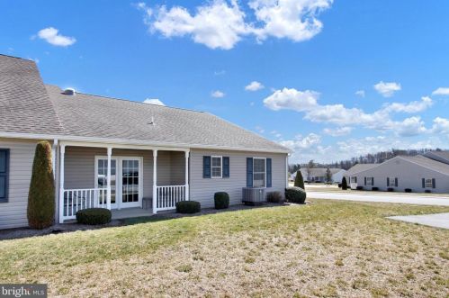 1398 Chami Dr, Spring Grove PA  17362-8582 exterior