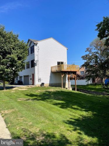 8 Lime St, Ephrata, PA 17522-2314