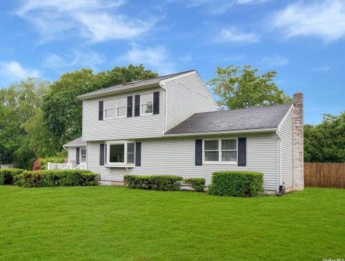 39 Sound Rd, Greenport, NY 11944-1005