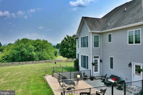 320 Stephen Ct, Charles Town WV  25414-4126 exterior