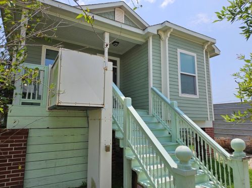 614 44 St, Galveston TX 77550-3702 exterior