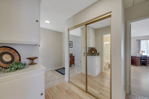 20046 Avenue Of The Oaks, Santa Clarita CA  91321-1361 exterior