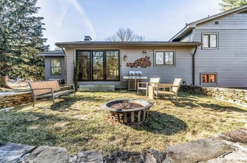 6 Wakeland Rd, Dover MA  02030-2055 exterior