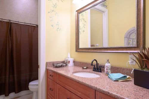 10218 Avonleigh Dr, Bonita Springs FL 34135-7059 exterior