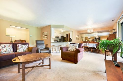 7230 Beacon Hill Dr, Pittsburgh, PA 15221-2547