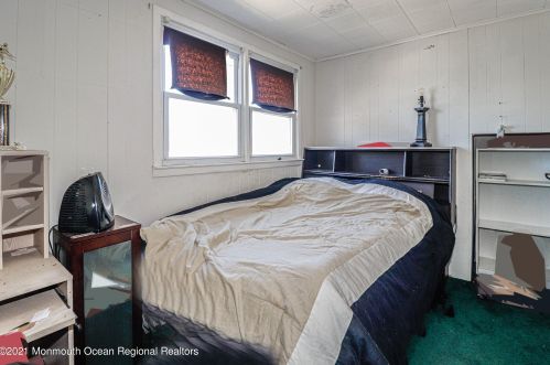 40 Irving Pl, Tinton Falls NJ  07724-1625 exterior