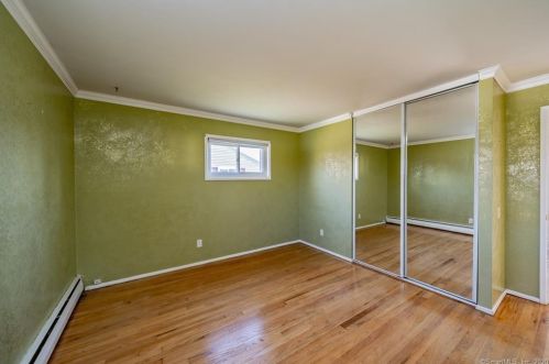 228 Grn Mnr Ter, Windsor Locks CT 06096-2737 exterior