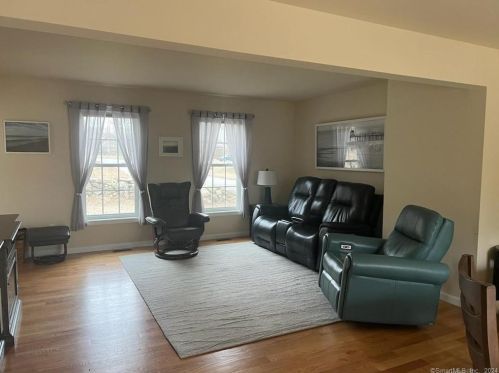 123 Whalehead Rd, Gales Ferry CT  06335-1338 exterior