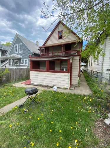 2411 12th St, Milwaukee, WI 53215-3110