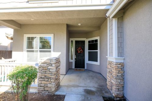 5630 Coloma Ct, Riverbank, CA 95367-9548
