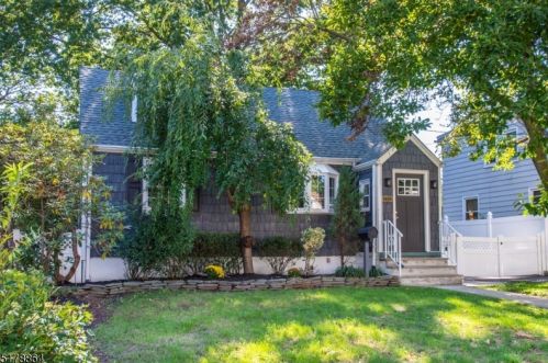 1058 Mayfair Dr, Rahway NJ  07065-1909 exterior