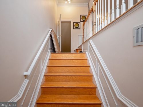 13068 Rose Petal Cir, Herndon, VA 20171-4814