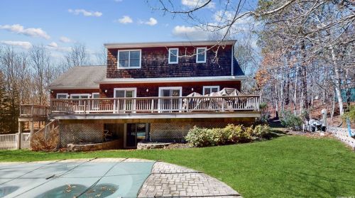 36 Corbett Dr, East Quogue, NY 11942-3841