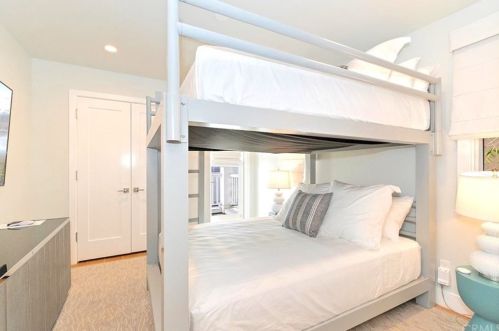420 31st St, Manhattan Beach CA  90266-3975 exterior