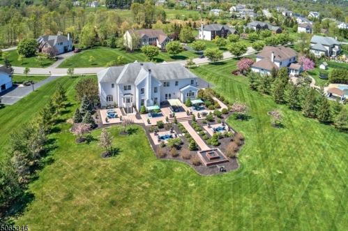 6 Vail Ln, Flemington, NJ 08822-3430