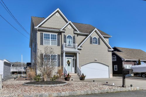 913 Meadowlark Dr, Lacey Township, NJ 08734-2022