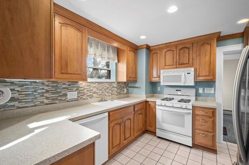 85 Inglewood Dr, Pittsburgh PA 15228-1555 exterior