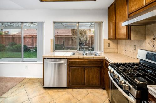 44021 Andale Ave, Lancaster CA  93535-4120 exterior